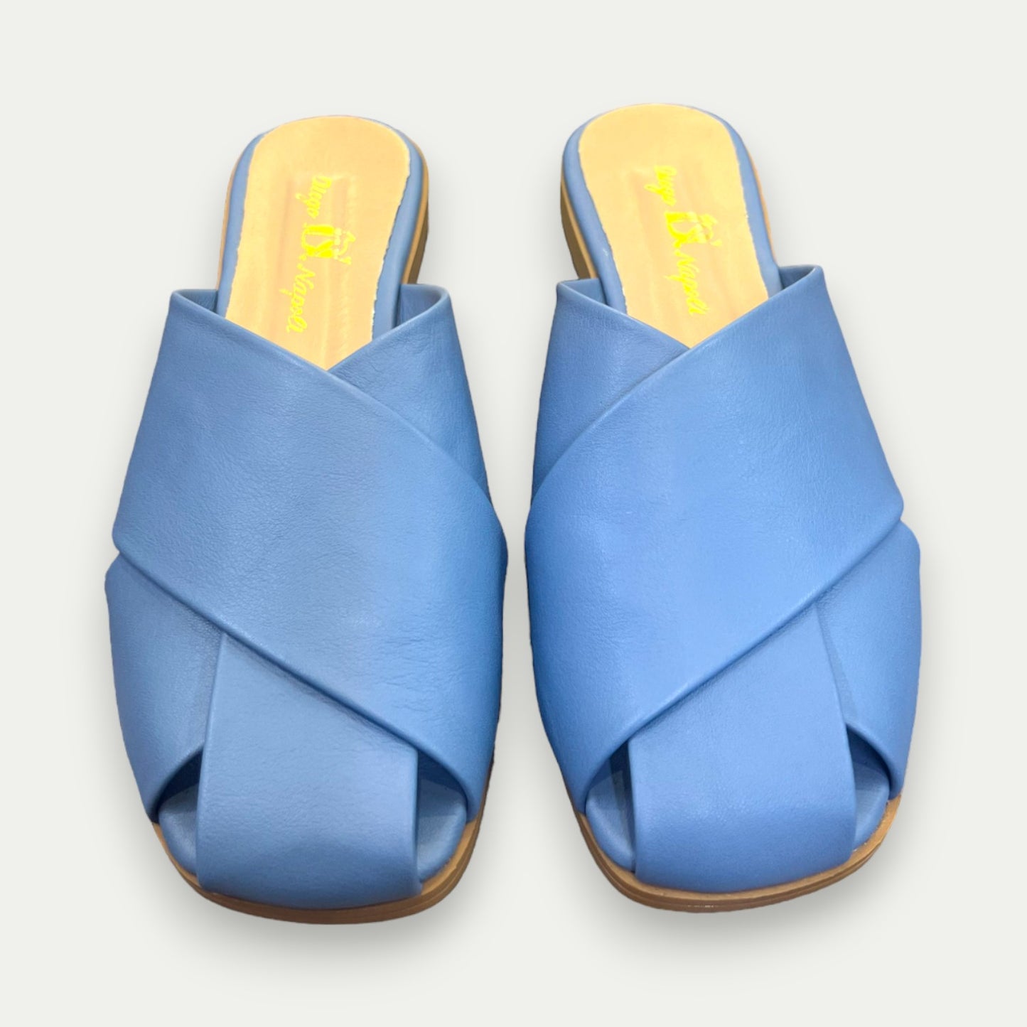 SANDALES MULES EN CUIR BLEU PLATES