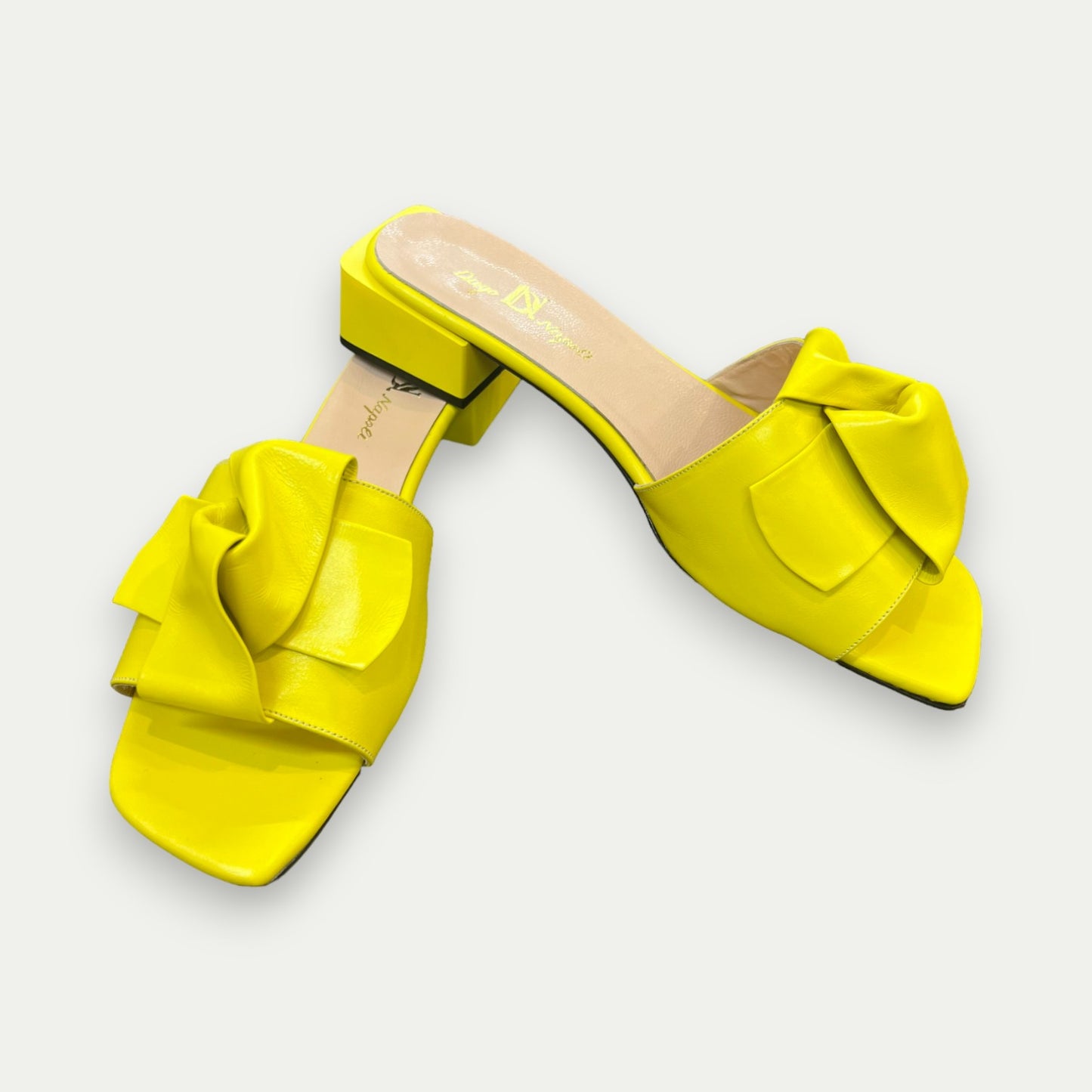 SANDALES Nouées EN CUIR JAUNE